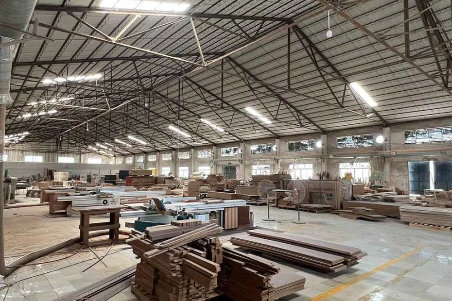Woodworking production floor with timber components and workstations in a GEORGE Group source image